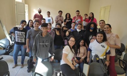 Sine de Formiga apresenta a estudantes o projeto “Em busca da identidade”