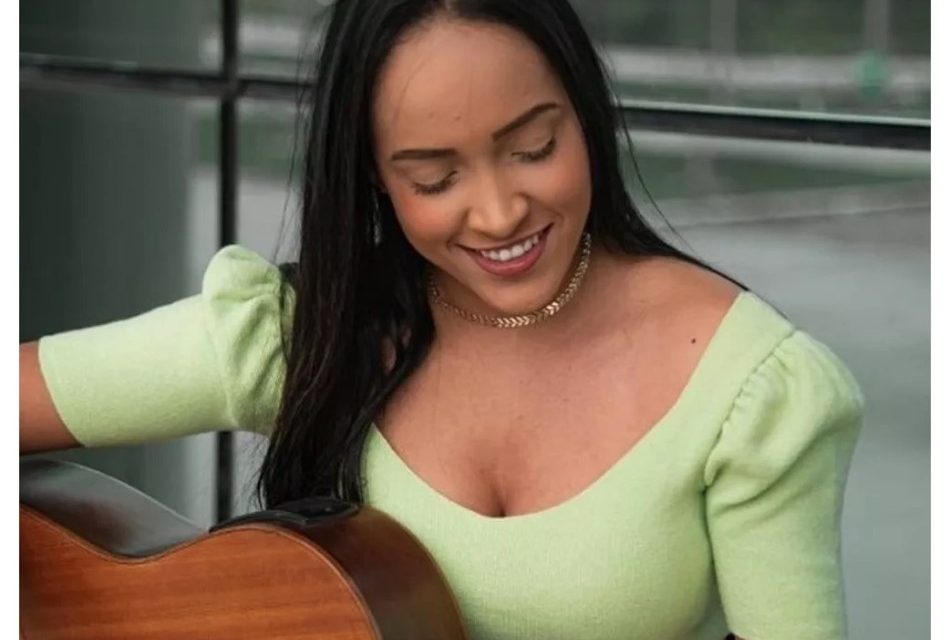 Cantora sertaneja morre atropelada por carro desgovernado na Bahia