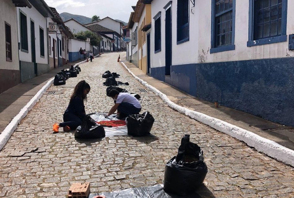 Tapetes coloridos de Corpus Christi voltam às ruas com a promessa de retomar público pré-Covid