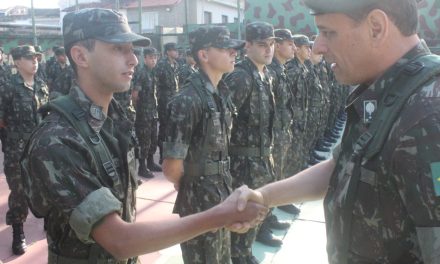 Tiro de Guerra recebe visita do comandante da 4ª Região Militar