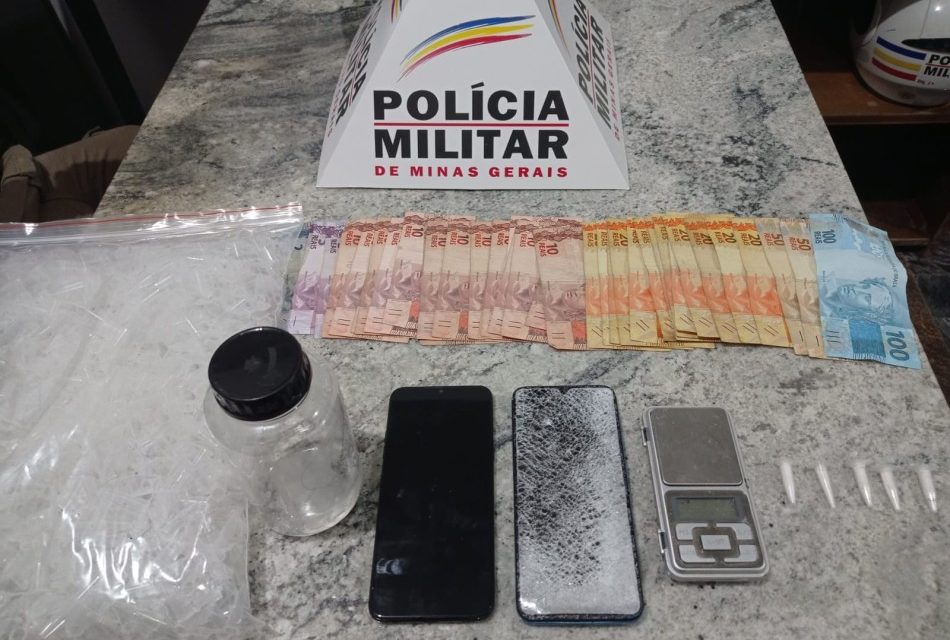 Trio é preso por tráfico de drogas em operação da Polícia Militar em Itapecerica