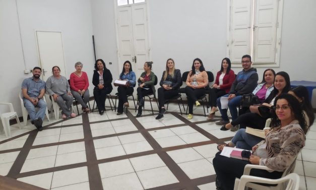 Profissionais dos CRAS se reúnem com equipe da Mão Amiga para fortalecimento da rede socioassistencial
