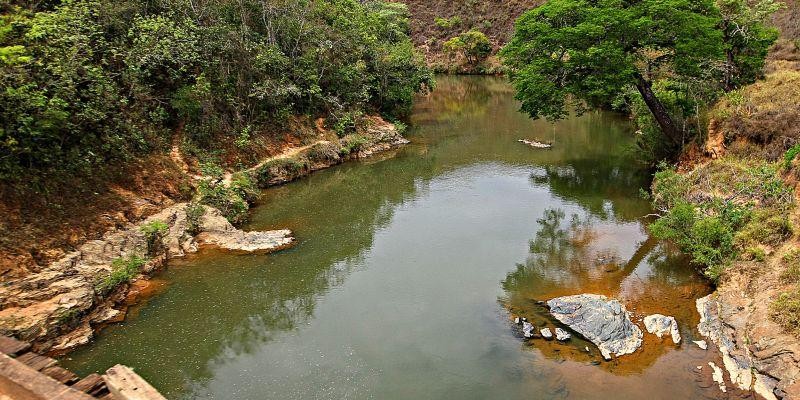 Criança de 9 anos morre afogada no Rio São Francisco, em MG