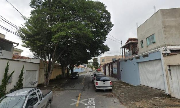Assaltante rouba carro de autoescola durante aula de direção em MG