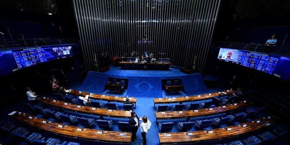 Câmara aprova em 2º turno PEC do piso salarial para enfermagem; proposta segue para promulgação