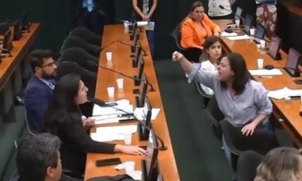 Deputadas batem boca por caso de aborto da menina de 11 anos