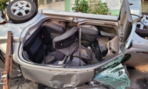 Acidente entre carro e moto deixa dois homens em estado grave em Uberaba