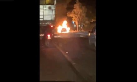 Carro pega fogo na MG-050, em Divinópolis