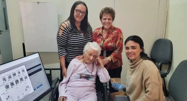 Aos 107 anos, moradora de Nova Serrana tira a 2ª via da carteira de identidade