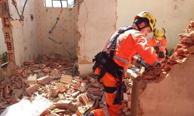 Muro de lote desaba e homem morre soterrado em MG