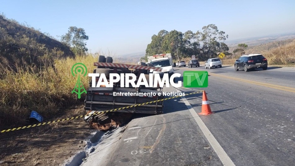 Motorista morre após caminhão tombar na BR-262 em Luz