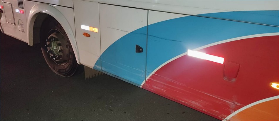 Ônibus com placas de Formiga se envolve em acidente na MG-050