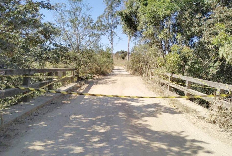 Motoristas devem ficar em alerta com ponte interditada na comunidade de Morro Cavado