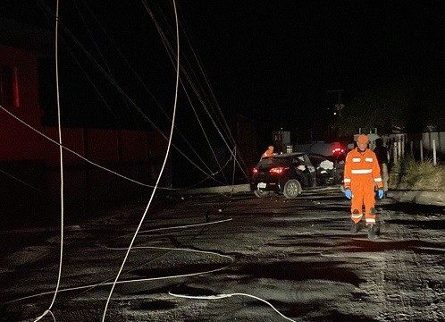 Condutora perde controle e veículo colide contra poste em Formiga