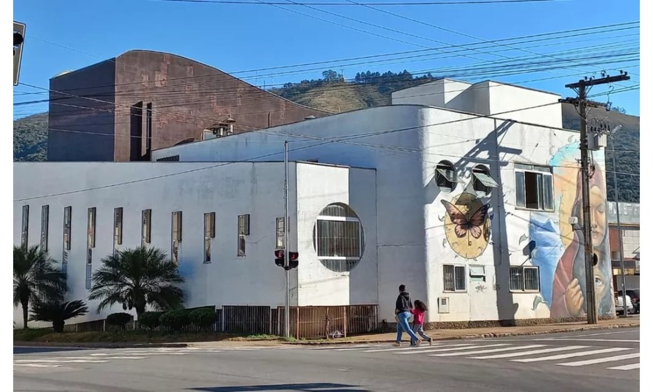 Ladrões levam mais de 150 quilos de carnes e outros alimentos de Restaurante Popular