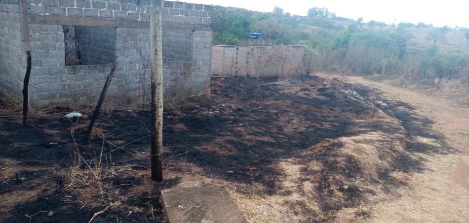 Moradores do Balbino Ribeiro ficam indignados com a repetição de focos de incêndio criminoso