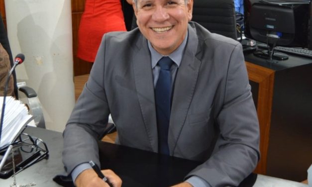Flávio Martins garante recursos da Câmara para complementar vale-alimentação dos servidores municipais