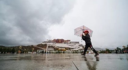 Água de chuva no mundo todo está contaminada com ‘poluentes eternos’, mostram estudos