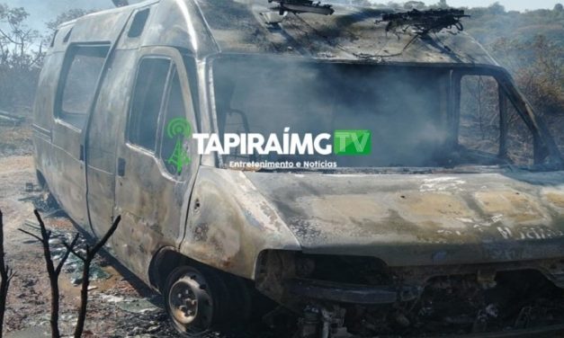 Ambulância do Samu é furtada e incendiada em São Roque de Minas