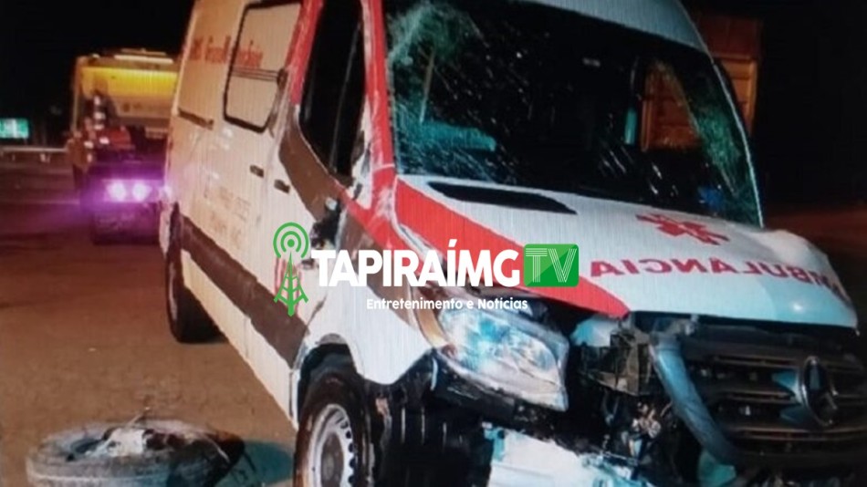 Idoso fica ferido após ambulância capotar na MG-050