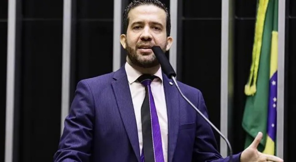 Janones desiste de candidatura à Presidência