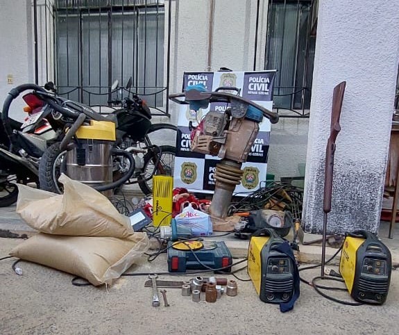 Polícia Civil prende suspeitos de furto e receptação em Arcos