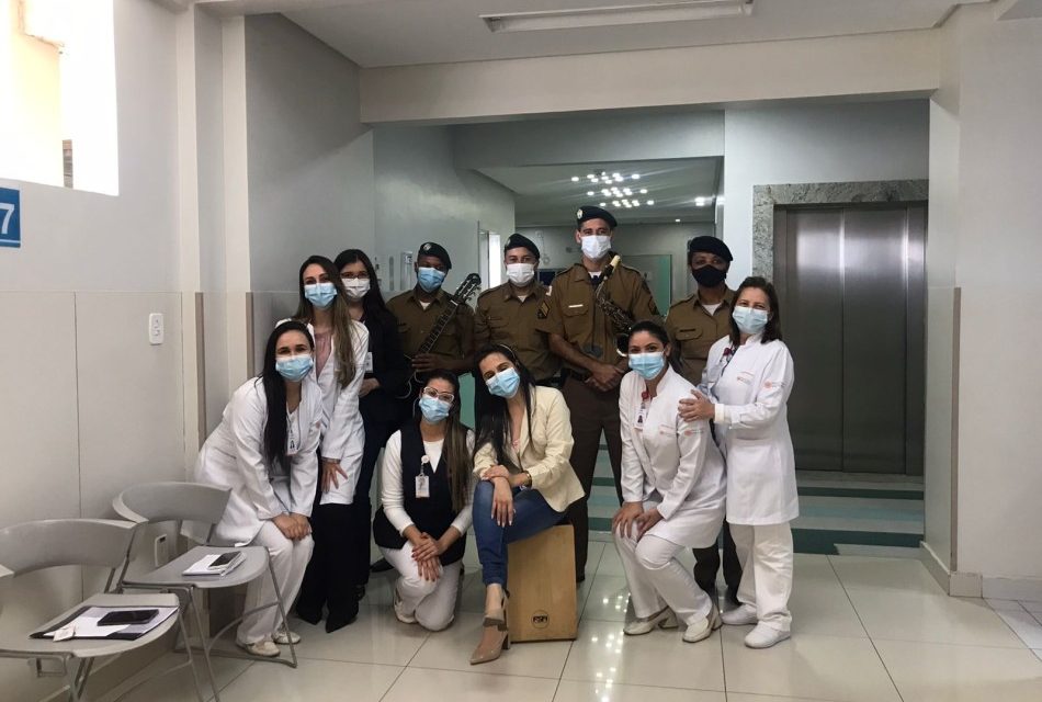 Banda de Música da 7ª RPM se apresenta em hospitais de Divinópolis