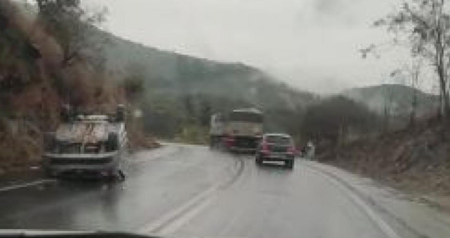 Capotamento é registrado na BR-354, nas proximidades da ponte do rio Pouso Alegre