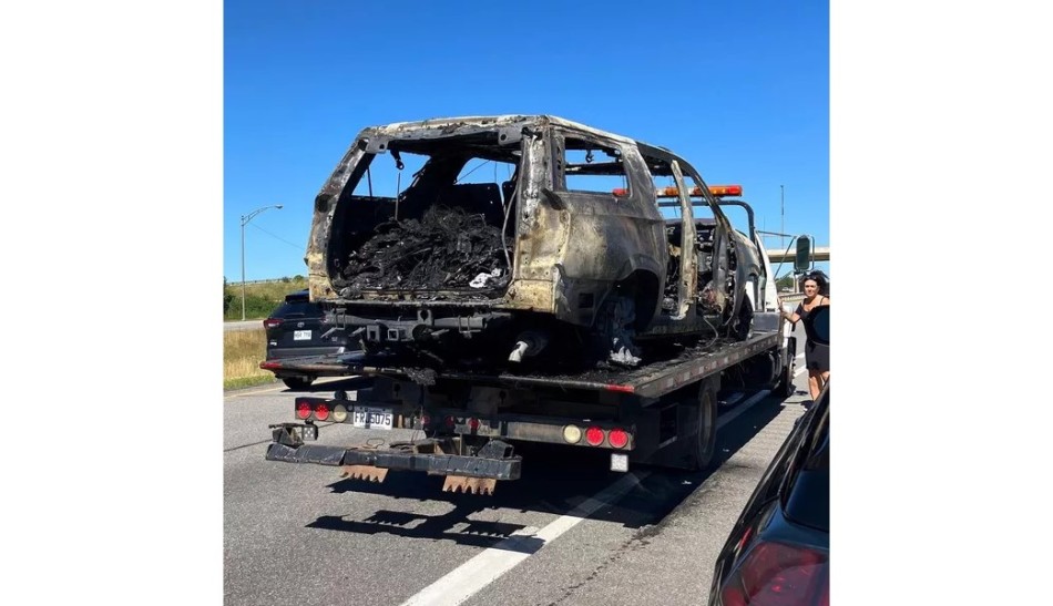 Carro da banda The Offspring pega fogo no Canadá