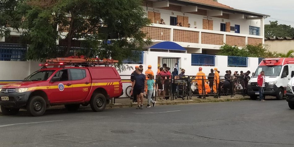 Alunos do Colégio Tiradentes são socorridos após intoxicação por gás lacrimogêneo