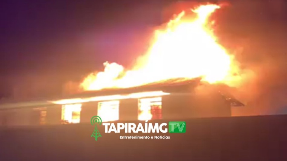 Bombeiros combatem incêndio em escola em Ibiá