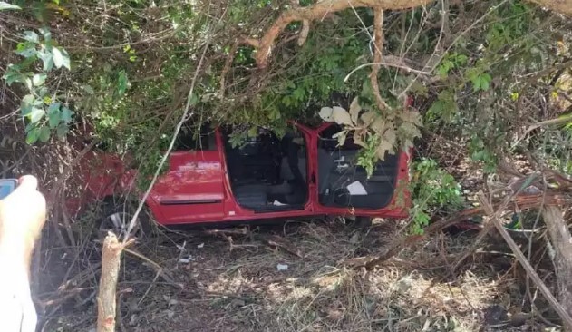 Idosos desaparecidos há dois dias são encontrados presos em carro