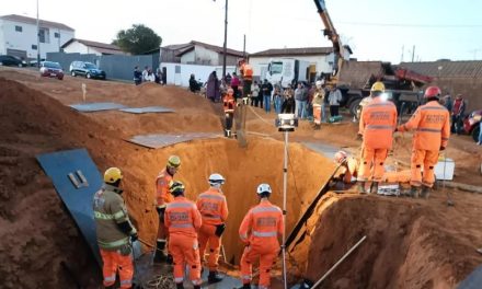 Menino de 8 anos cai em buraco em MG e resgate já dura 15 horas