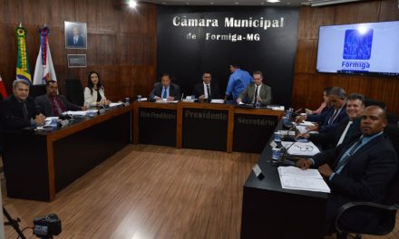 Câmara vota 17 projetos na reunião desta semana