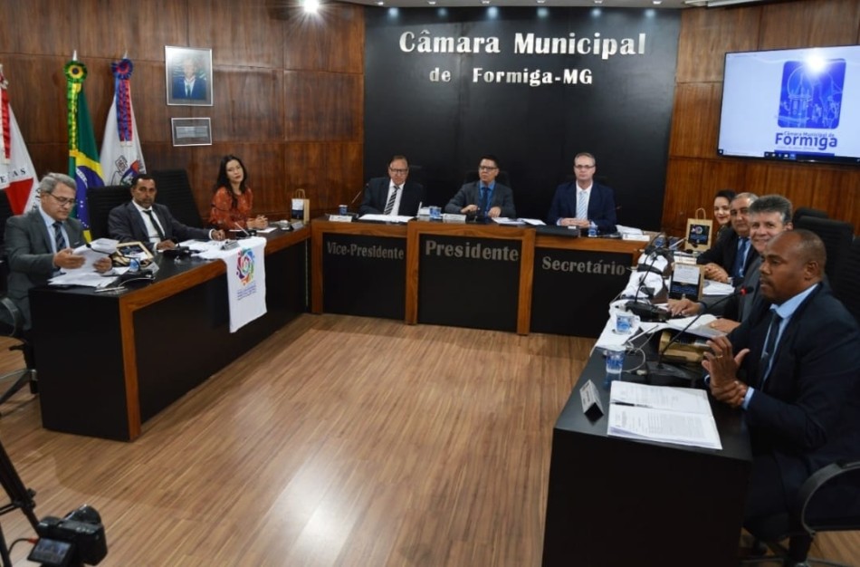 Reunião da Câmara tem votação de cinco projetos e um veto