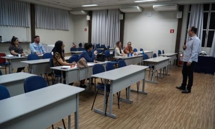 Unifor-MG promove capacitação para professores do ensino médio