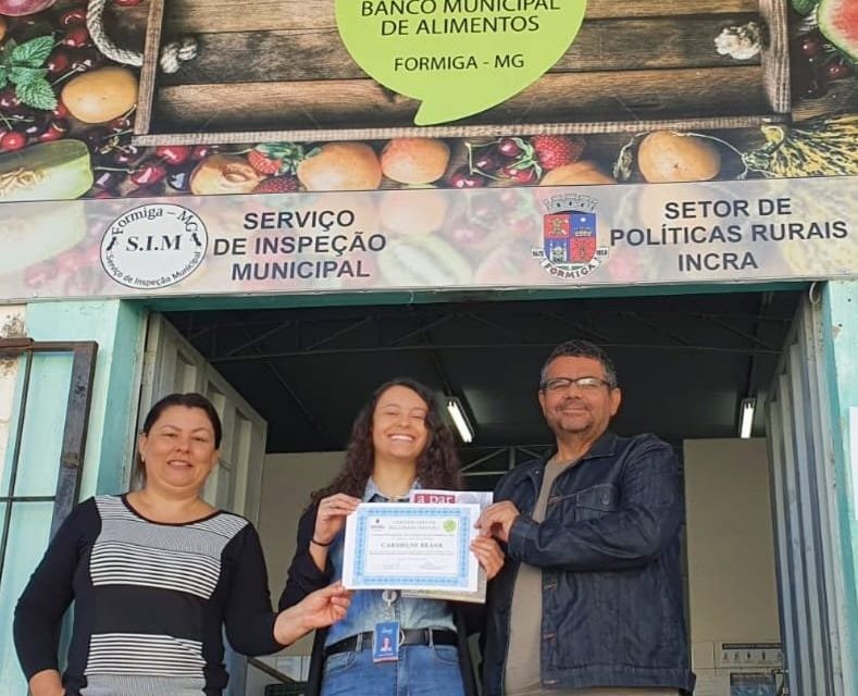 Representante de parceira conhece projeto Horta Urbana em Formiga