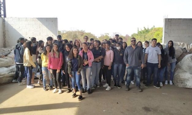 Formiga: Alunos aprendem sobre destinação do lixo em visita ao Aterro Sanitário