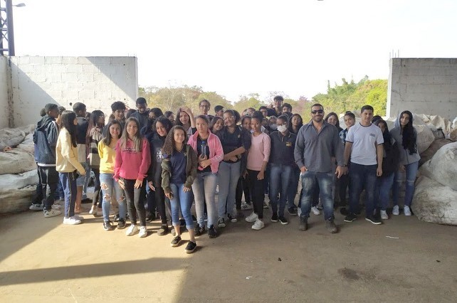 Formiga: Alunos aprendem sobre destinação do lixo em visita ao Aterro Sanitário