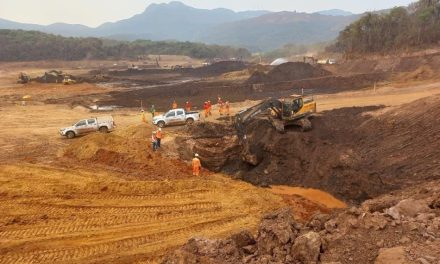 Bombeiros encontram crânio humano em Brumadinho