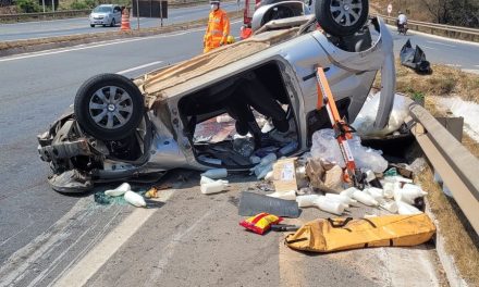 Motorista morre após carro capotar na MG-050 em Divinópolis