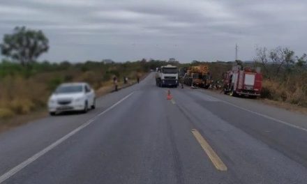 Sem cinto de segurança, homem morre após ser arremessado de caminhão na BR-262