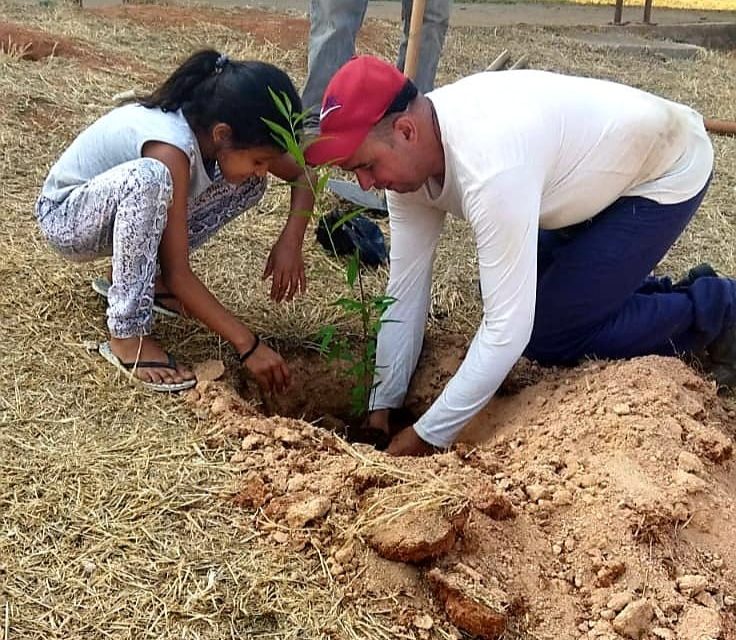 Dia da Árvore é comemorado com plantio no Cras 4