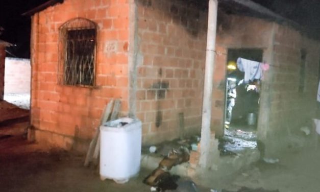 Vela acesa no quarto em que casal dormia com bebê provoca incêndio em Minas