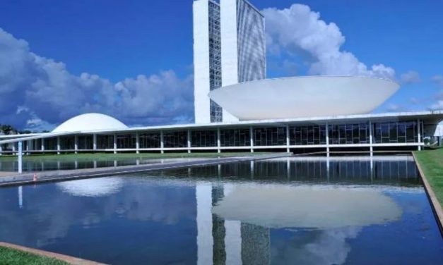CCJ do Senado aprova fim da reeleição para presidente, prefeitos e governadores