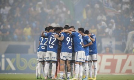 Cruzeiro atropela o Vasco no Mineirão e está de volta à Série A