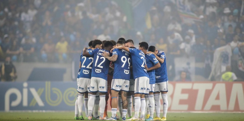 Cruzeiro atropela o Vasco no Mineirão e está de volta à Série A