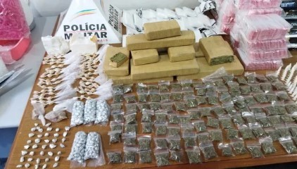 Suspeitos por tráfico são presos com 1,3 mil pinos de cocaína e 501 pedras de crack em Campo Belo