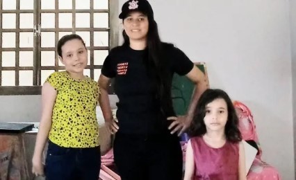 Mãe confessa que envenenou, afogou e esfaqueou filhas encontradas mortas em Goiás