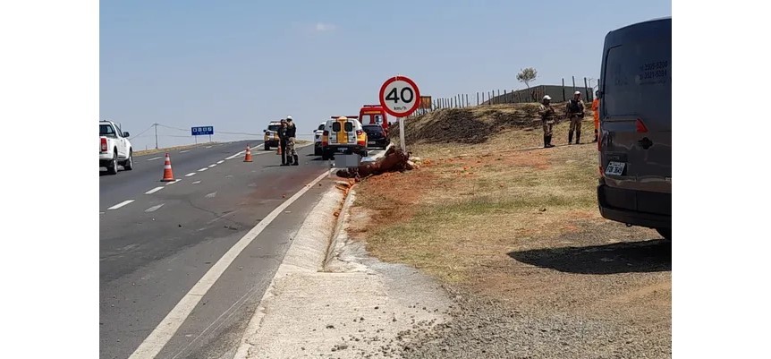 Motociclista morre após ser atingido por carro na MG-050, em Passos